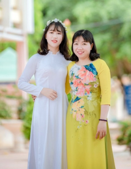 Cô giáo chủ nhiệm đã dành nhiều tâm sức hỗ trợ Lý Thị Mến chuyển hướng khối thi với kết quả vô cùng tự hào Cô giáo chủ nhiệm đã dành nhiều tâm sức hỗ trợ Lý Thị Mến chuyển hướng khối thi với kết quả vô cùng tự hào