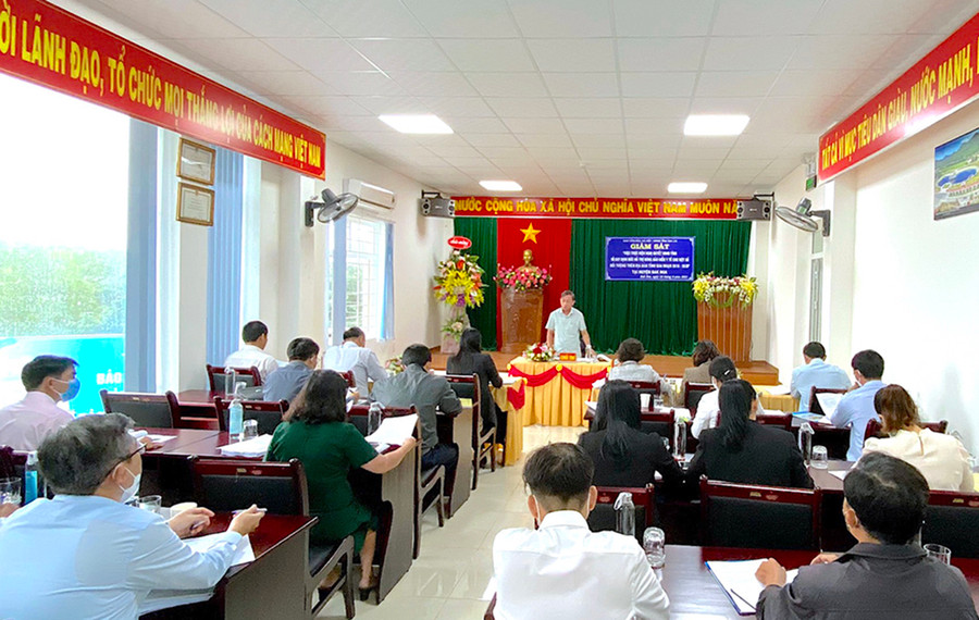 Quang cảnh buổi giám sát tại Bảo hiểm Xã hội huyện Đak Đoa. Ảnh: Mộc Trà a