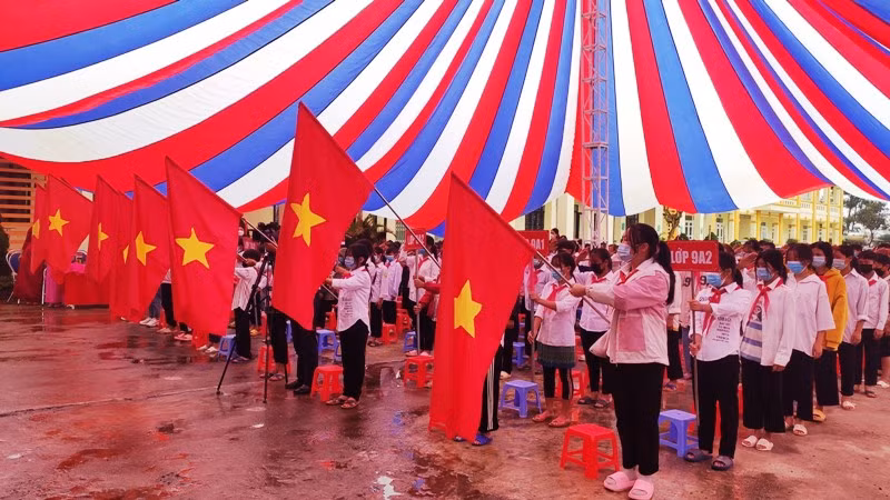  Học sinh trường THCS xã Giang Ma, huyện Tam Đường (Lai Châu) trong buổi khai giảng năm học mới. (Ảnh: Trần Tuấn)