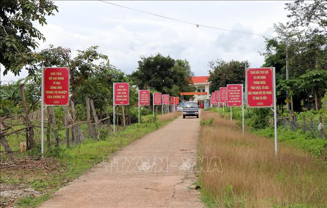 Cơ sở hạ tầng như điện, đường giao thông được đầu tư đồng bộ, góp phần thúc đẩy xã vùng biên Mô Rai vươn mình hòa nhịp cùng với các địa phương khác trong tỉnh Kon Tum. 