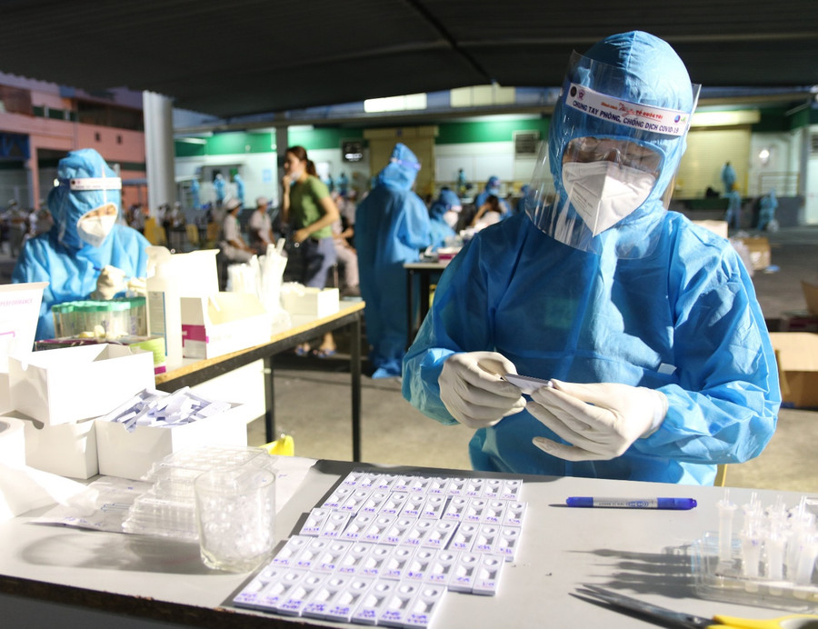 Hiện Việt Nam có gần 90 loại test nhanh được lưu hành (Xét nghiệm Covid-19 tại TP.HCM). Ảnh HCDC  Hiện Việt Nam có gần 90 loại test nhanh được lưu hành (Xét nghiệm Covid-19 tại TP.HCM. Ảnh HCDC)
