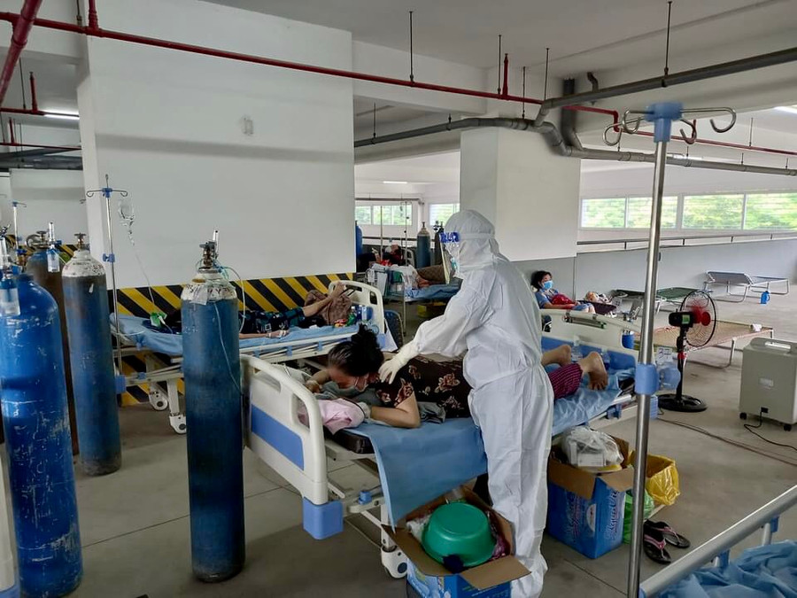 F0 khỏi bệnh tình nguyện ở lại hỗ trợ chăm sóc bệnh nhân. Ảnh: BVCC