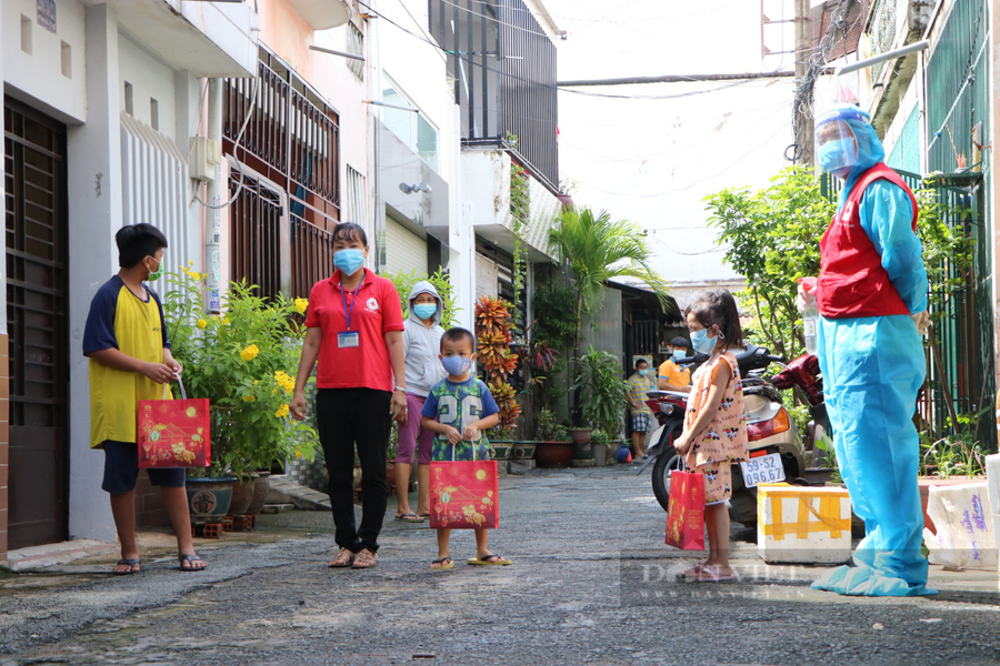  Ủy ban Mặt trận Tổ quốc quận Bình Thạnh triển khai chương trình chăm lo, tặng quà trung thu cho các em nhỏ trên địa bàn quận.
