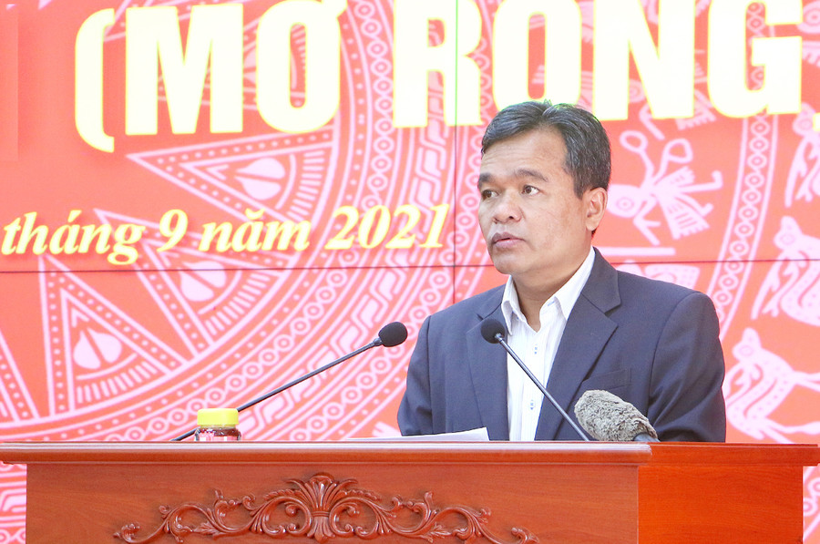  Bí thư Tỉnh ủy Hồ Văn Niên phát biểu khai mạc hội nghị. Ảnh: Tấn Thi