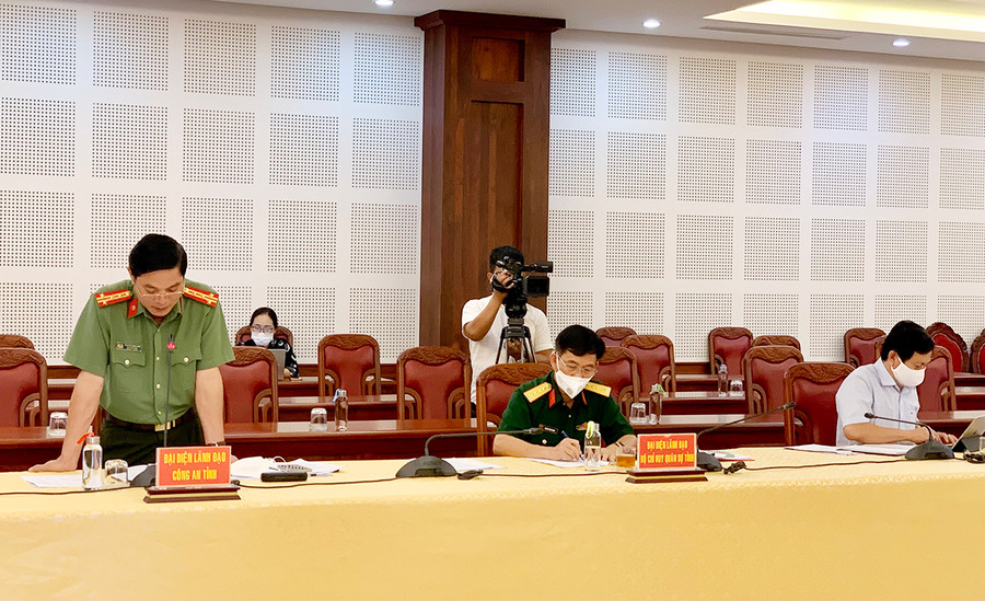 Đại tá Nguyễn Ngọc Sơn-Phó Giám đốc Công an tỉnh phát biểu tại cuộc họp. Ảnh: Như Nguyện