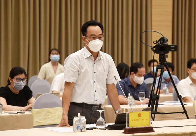  Thứ trưởng Bộ Giáo dục và Đào tạo Hoàng Minh Sơn trả lời báo chí tại buổi họp báo
