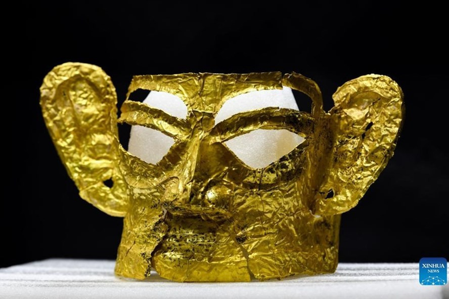  Mặt nạ vàng khai quật ở Tam Tinh Đôi được xem là phát hiện khảo cổ quan trọng nhất của Trung Quốc trong thế kỷ 21. Ảnh: Tân Hoa Xã
