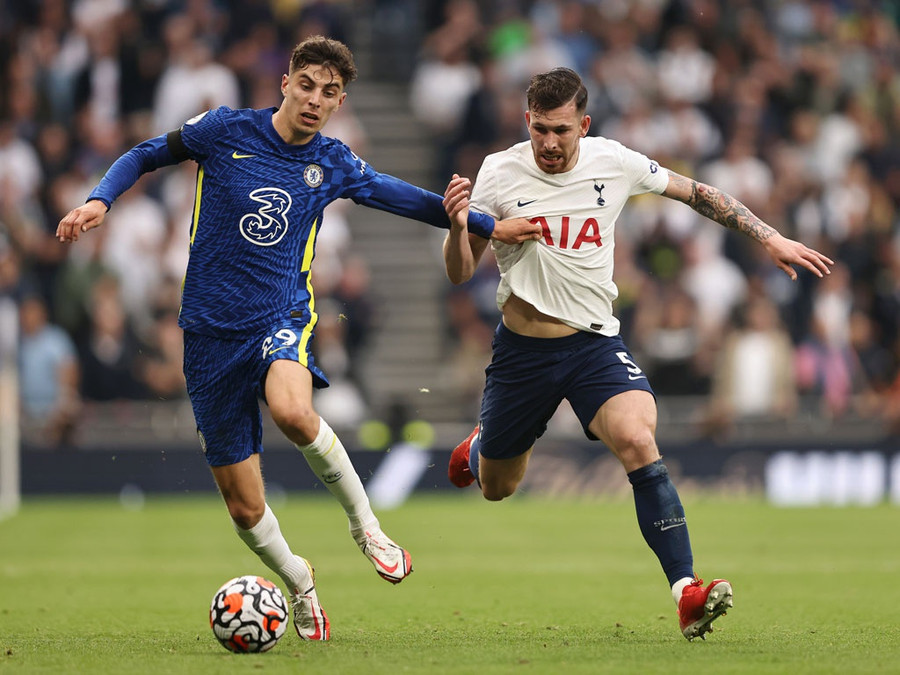 Chelsea (trái) trong chiến thắng 3-0 trước Tottenham vào đêm chủ nhật vừa qua. Ảnh: AFP
