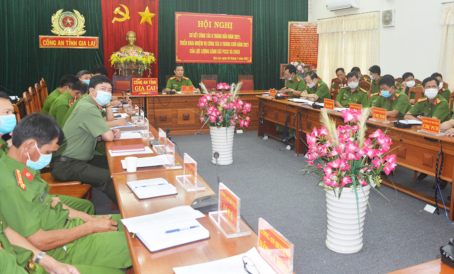 Công an tỉnh Gia Lai tham gia hội nghị trực tuyến do Bộ Công an tổ chức nhằm sơ kết công tác phòng cháy, chữa cháy và cứu nạn, cứu hộ 6 tháng đầu năm 2021. Ảnh Thúy Trinh Công an tỉnh Gia Lai tham gia hội nghị trực tuyến do Bộ Công an tổ chức nhằm sơ kết công tác phòng cháy, chữa cháy và cứu nạn, cứu hộ (PCCC và CNCH) 6 tháng đầu năm 2021. Ảnh Thúy Trinh
