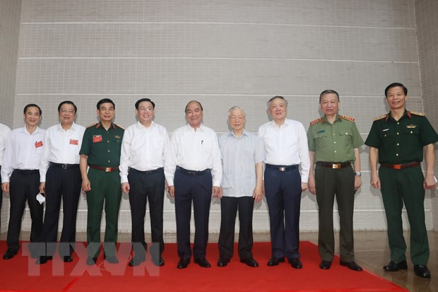 Tổng Bí thư Nguyễn Phú Trọng, Chủ tịch nước Nguyễn Xuân Phúc, Chủ tịch Quốc hội Vương Đình Huệ và các lãnh đạo Đảng, Nhà nước dự hội nghị. (Ảnh: Trí Dũng/TTXVN) Tổng Bí thư Nguyễn Phú Trọng, Chủ tịch nước Nguyễn Xuân Phúc, Chủ tịch Quốc hội Vương Đình Huệ và các lãnh đạo Đảng, Nhà nước dự hội nghị. (Ảnh: Trí Dũng/TTXVN)