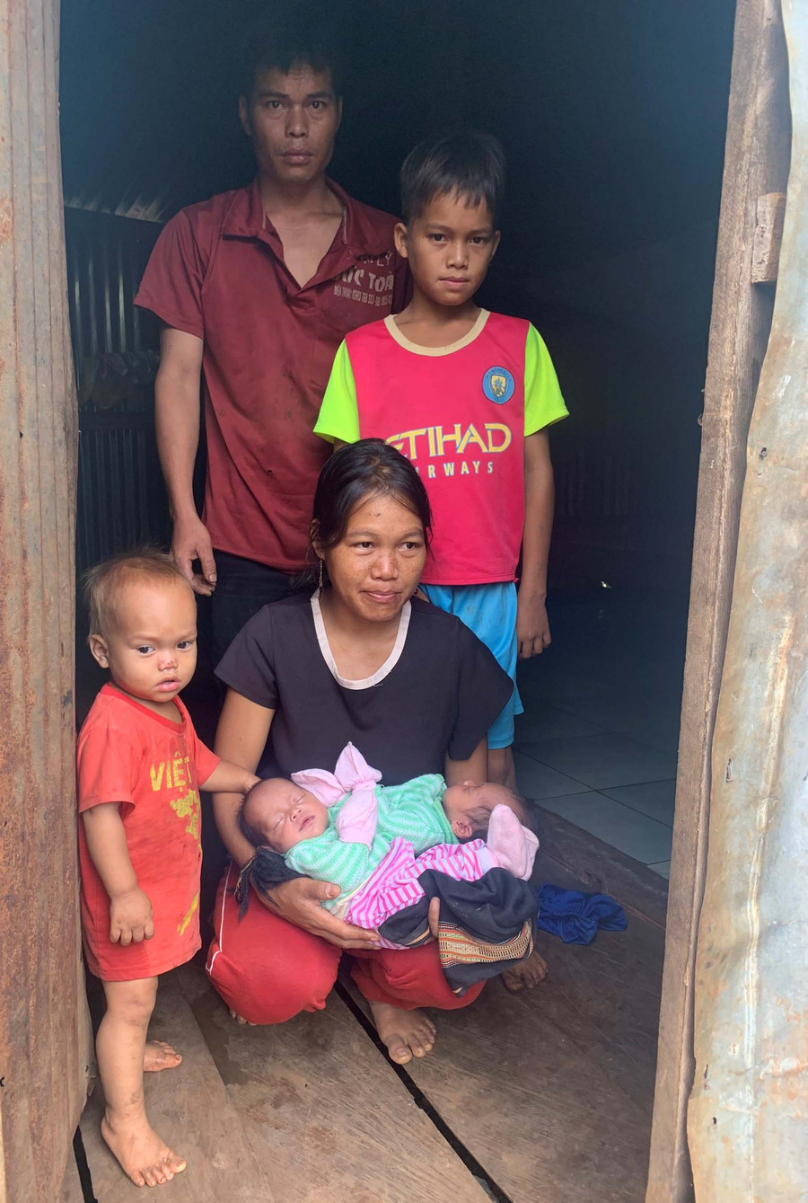 Gia đình chị Rơ Lan Hlah càng thêm khốn khó từ khi chồng mắc bệnh. Ảnh: Anh Huy