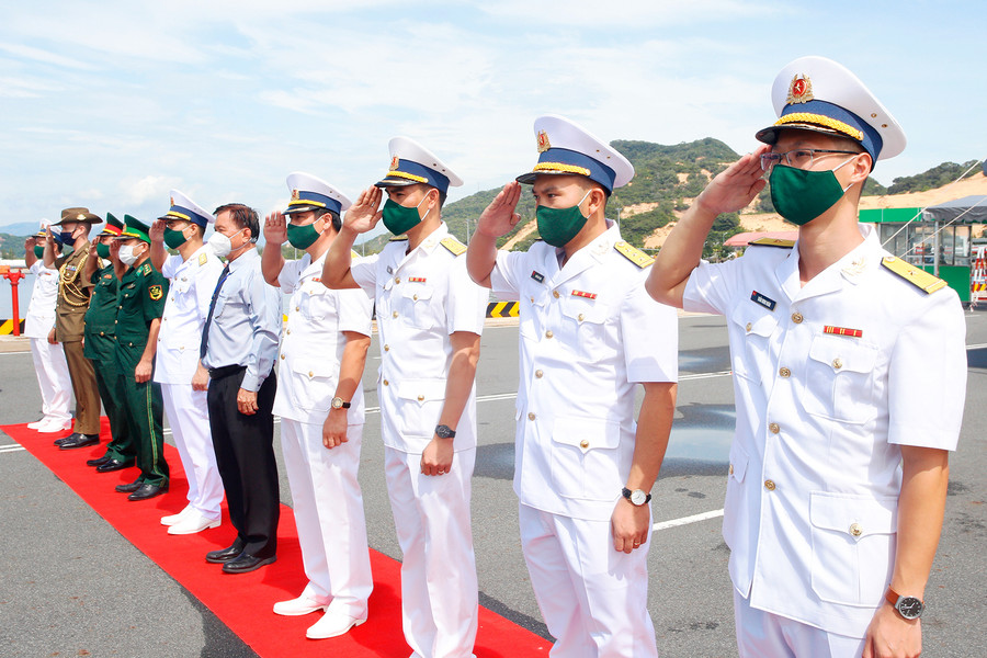  Đoàn Việt Nam đón đại biểu đội tàu Hải quân hoàng gia Australia.