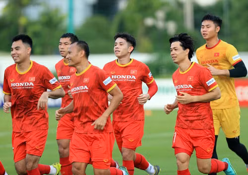 Trọng Hoàng không thể đồng hành với đội tuyển Việt Nam vào tháng 10 do phát hiện bệnh thoát vị đĩa đệm. Ảnh: VFF Trọng Hoàng không thể đồng hành với đội tuyển Việt Nam vào tháng 10 do phát hiện bệnh thoát vị đĩa đệm Ảnh: VFF