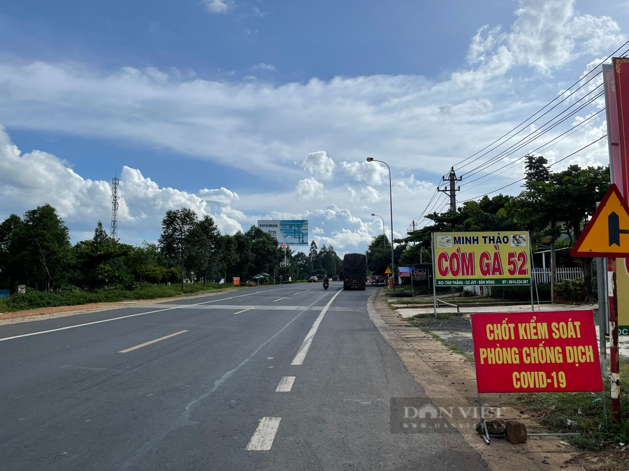 Ngày 21/8, huyện Cư Jut (Đắk Nông) áp dụng giãn cách xã hội theo Chỉ thị 16 của Thủ tướng Chính phủ khi có nhiều ca mắc Covid-19 trong cộng đồng. (Ảnh: Ngọc Giàu) Ngày 21/8, huyện Cư Jut (Đắk Nông) áp dụng giãn cách xã hội theo Chỉ thị 16 của Thủ tướng Chính phủ khi có nhiều ca mắc Covid-19 trong cộng đồng. (Ảnh: Ngọc Giàu)
