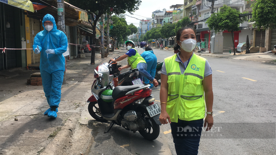 Tổ phản ứng nhanh phường 10, quận 11. Ảnh: B.D Tổ phản ứng nhanh phường 10, quận 11. Ảnh: B.D