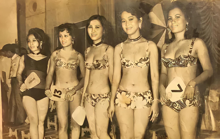 Mẹ Lâm Vỹ Dạ (thứ hai từ phải sang) gây bất ngờ với sắc vóc ấn tượng khi tham gia một cuộc thi hoa hậu thập niên 1970. Ảnh: FBNV