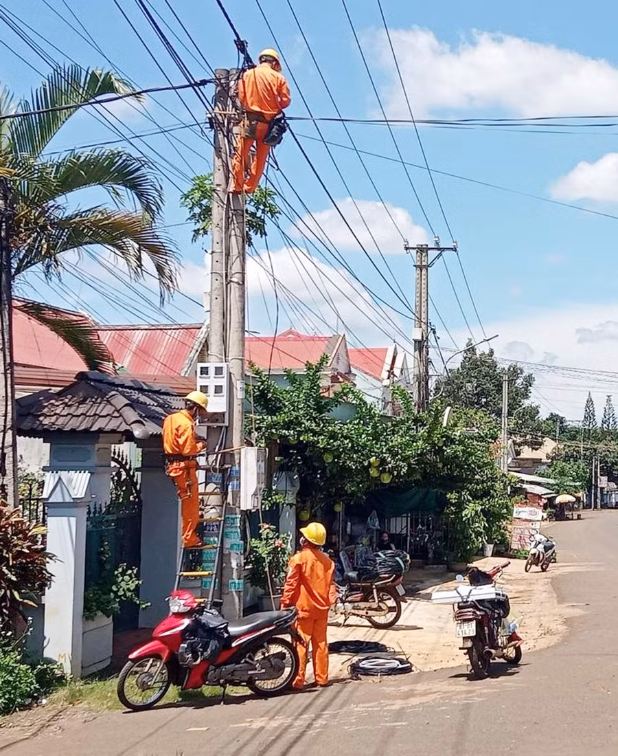  Công ty Điện lực Gia Lai triển khai nhiều giải pháp giảm sự cố lưới điện, giảm tổn thất điện năng. Ảnh: Kim Linh