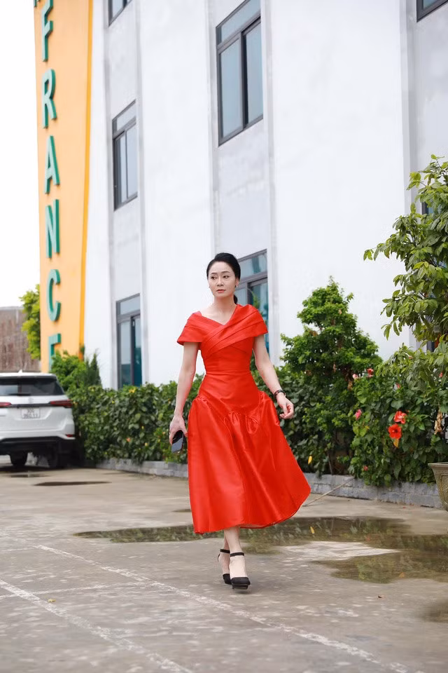 Sở hữu chiều cao 1m67 cùng vóc dáng đẹp nhờ việc duy trì thói quen tập yoga nhiều năm liền nên nữ diễn viên tự tin diện nhiều trang phục khác nhau. Ảnh: NV