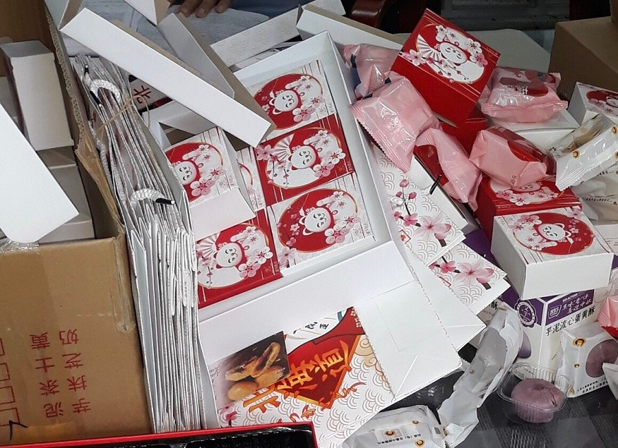 Bánh trung thu không rõ xuất xứ được phát hiện tại Tây Ninh. Ảnh: Tổng cục Quản lý thị trường Bánh trung thu không rõ xuất xứ được phát hiện tại Tây Ninh. Ảnh: Tổng cục Quản lý thị trường