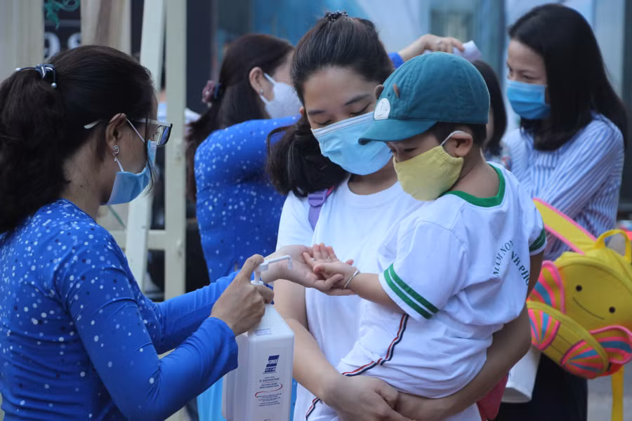 Năm học mới ở TP.HCM đã bắt đầu, bằng hình thức trực tuyến, riêng trẻ mầm non đã nghỉ học hơn 4 tháng nay vì dịch - Ảnh: Nguyễn Loan