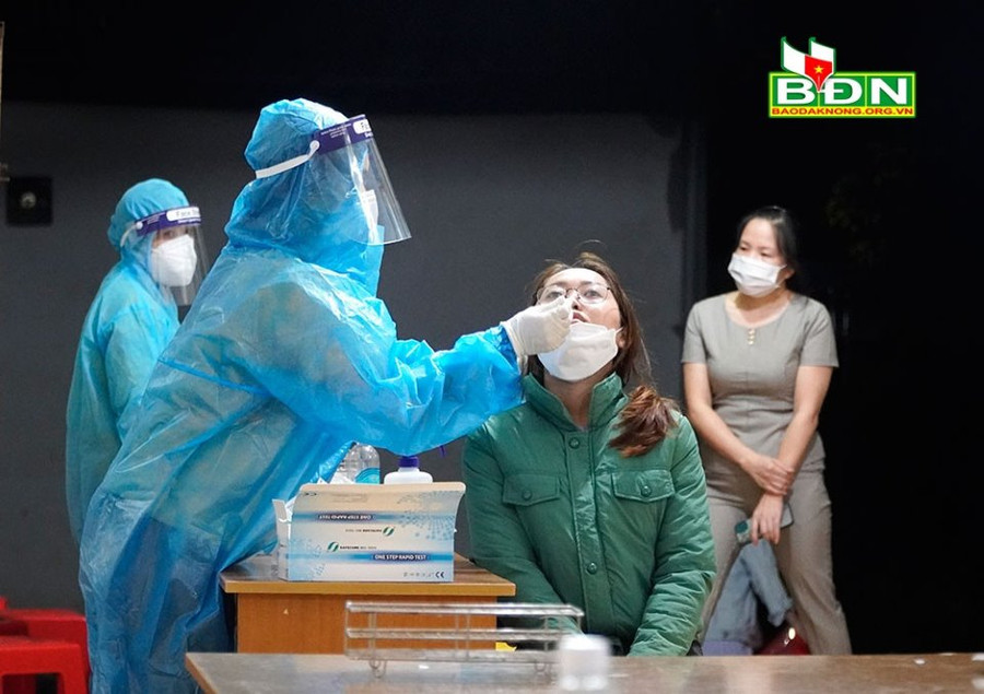 Khoanh vùng, lấy mẫu xét nghiệm trên diện rộng tại các khu vực có nguy cơ cao