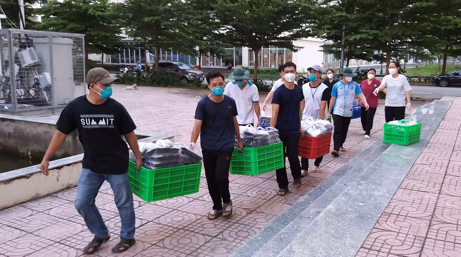 Một số tình nguyện viên tự nguyện kéo dài thời gian phục vụ tại BV dã chiến số 12