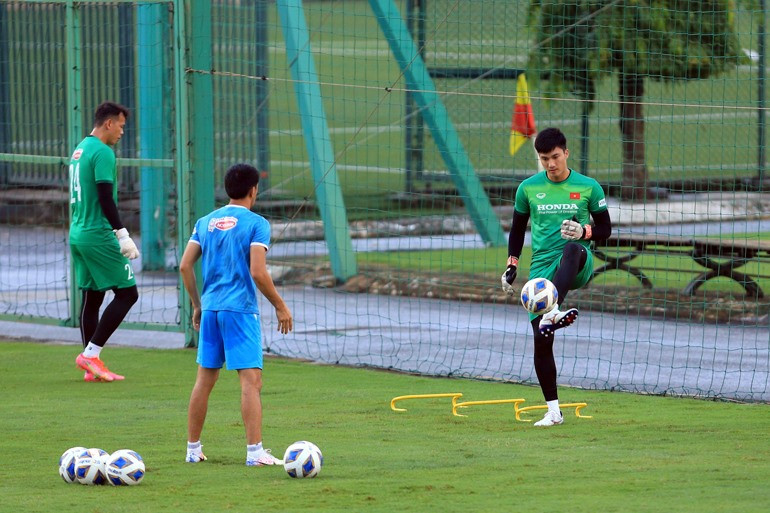 Văn Hoàng nỗ lực tập luyện trong thời gian tập trung cùng đội tuyển Việt Nam. Ảnh: VFF