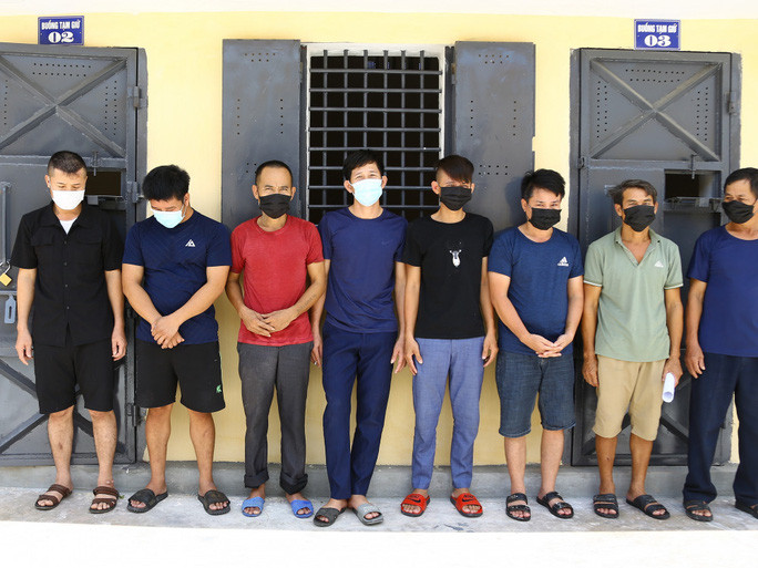 Các đối tượng tại cơ quan điều tra (Ảnh Công an Hà Tĩnh) Các đối tượng tại cơ quan điều tra (Ảnh Công an Hà Tĩnh)