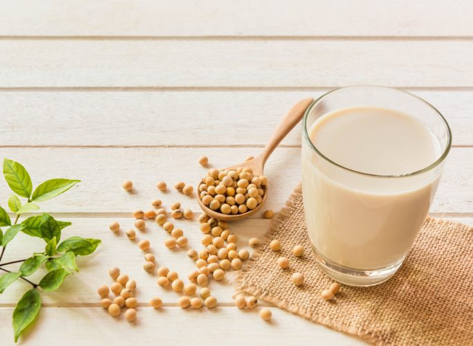 Sữa đậu nành. Ảnh: Shuttertock Sữa đậu nành. Ảnh: Shuttertock