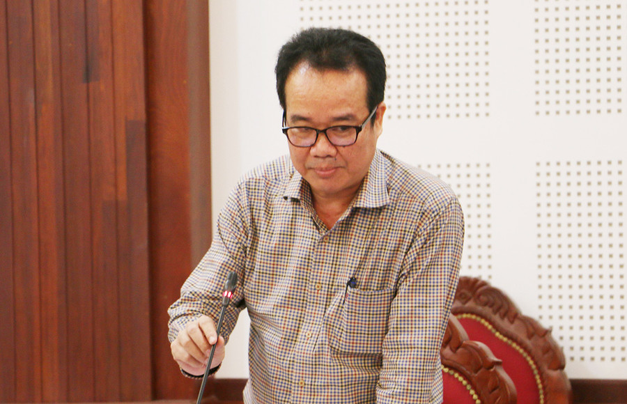 Giám đốc Sở Nông nghiệp và PTNT Lưu Trung Nghĩa nêu những khó khăn nông dân gặp phải trong thời gian qua. Ảnh: Quang Tấn