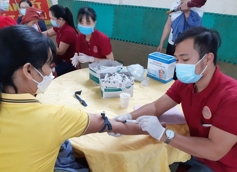 Đông đảo tầng lớp nhân dân huyện Ia Grai hưởng ứng tham gia hiến máu tình nguyện. Ảnh: Hồng Ngọcf