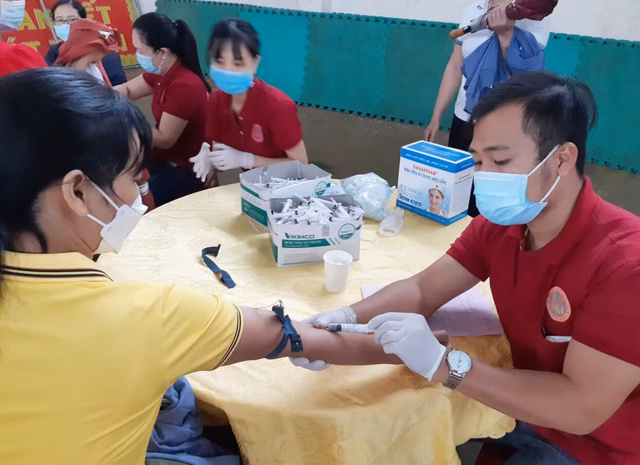 Đông đảo tầng lớp nhân dân huyện Ia Grai hưởng ứng tham gia hiến máu tình nguyện. Ảnh: Hồng Ngọcf