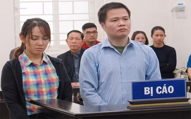 Vợ chồng bị cáo Thái và Trang tại phiên toà.