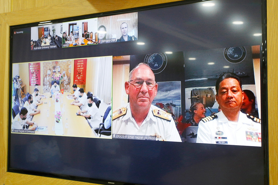 Chuẩn tướng Wise, Tư lệnh Nhóm tác chiến IPE21 và Đại tá Hồ Thanh Hòa cùng đại biểu Bộ tư lệnh Vùng 4 Hải quân tiến hành chào xã giao bằng hình thức trực tuyến. 