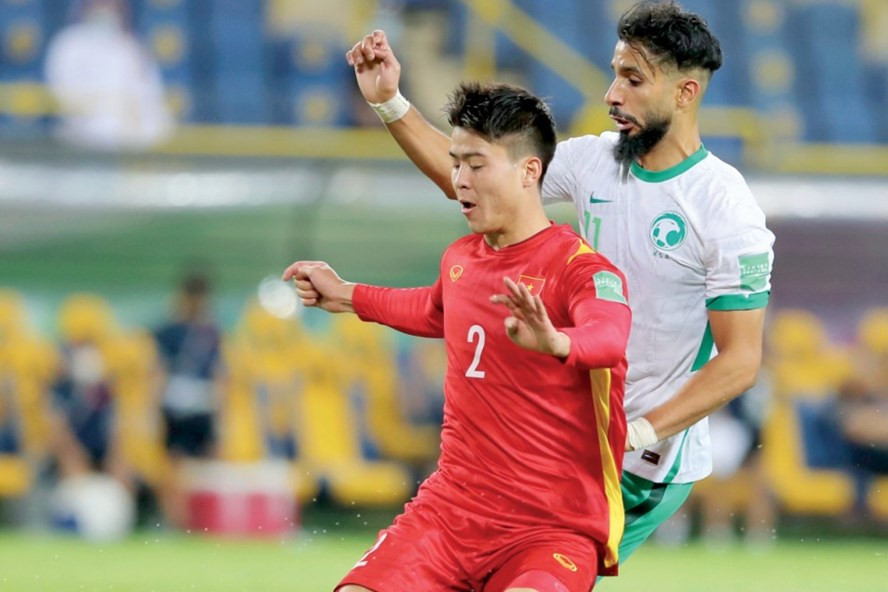 Tuyển Việt Nam bị tụt 3 bậc trên bảng xếp hạng thế giới, trong khi tuyển Saudi Arabia tăng 5 bậc. Ảnh: SAAF.