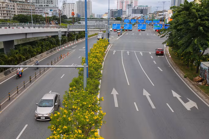  Đường phố TP HCM những ngày thực hiện giãn cách xã hội Ảnh: Hoàng Triều