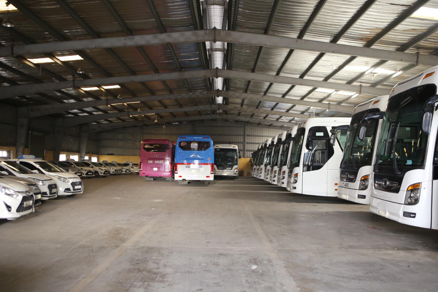  Các phương tiện của công ty CP vận tải thương mại và dịch vụ Đất Cảng tạm dừng hoạt động đang chờ ngày hoạt động trở lại. Ảnh: Thanh Hải