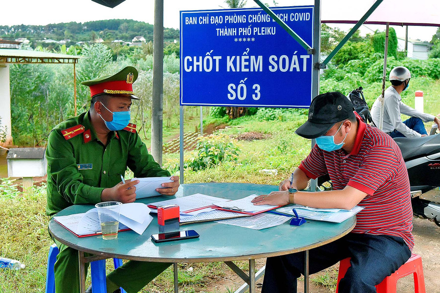 3.Chủ phương tiện vận tải hoàng hóa khai báo y tế, lịch trình di chuyển và có giấy xét nghiệm âm tính với Covid-19 còn hiệu lực tại chốt kiểm soát số 3 (cầu Suối Voi, phường Yên Thế, TP. Pleiku). 