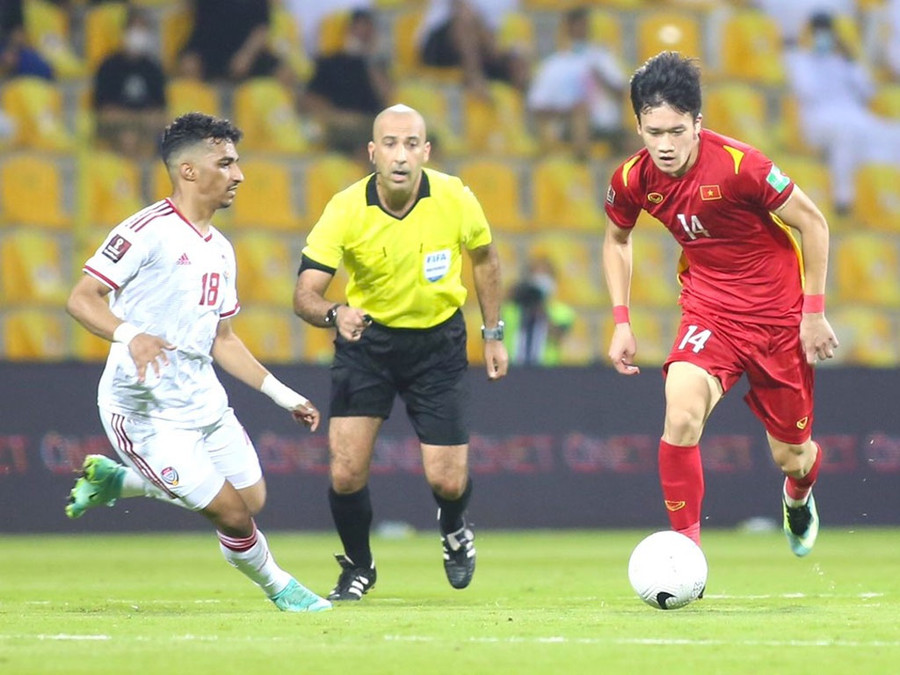 Hoàng Đức (phải) với vẻ ngoài mảnh khảnh nhưng chơi cực hay ở tuyến giữa đội tuyển Việt Nam. Ảnh: Ngọc Linh Hoàng Đức (phải) với vẻ ngoài mảnh khảnh nhưng chơi cực hay ở tuyến giữa đội tuyển Việt Nam. Ảnh: Ngọc Linh