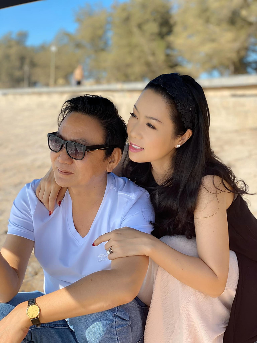 Sau 21 năm gắn bó, cặp đôi khiến nhiều người ngưỡng mộ bởi cuộc sống hôn nhân hạnh phúc. Ảnh: FBNV