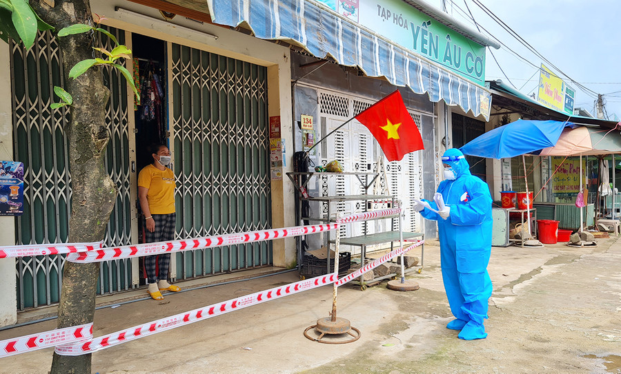 Tuyên truyền, vận động nhân dân phòng-chống dịch hiệu quả. Ảnh: Bá Bính