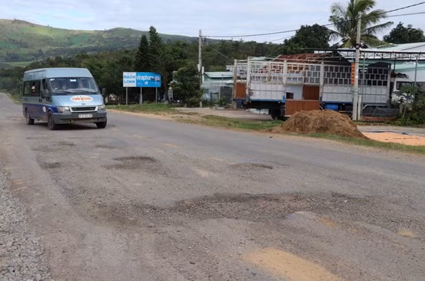 Tuyến Quốc lộ 19 đoạn qua huyện Đắk Pơ (Gia Lai) bị xuống cấp, nhiều 