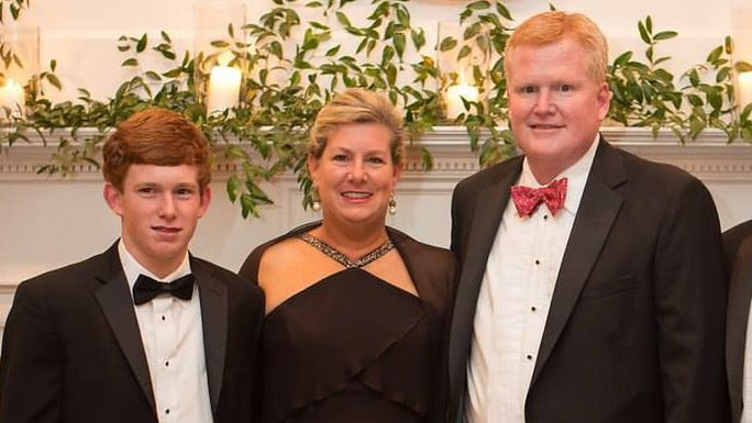 Ông Alex Murdaugh cùng vợ và con trai Paul Terry Murdaugh. Ảnh: Facebook