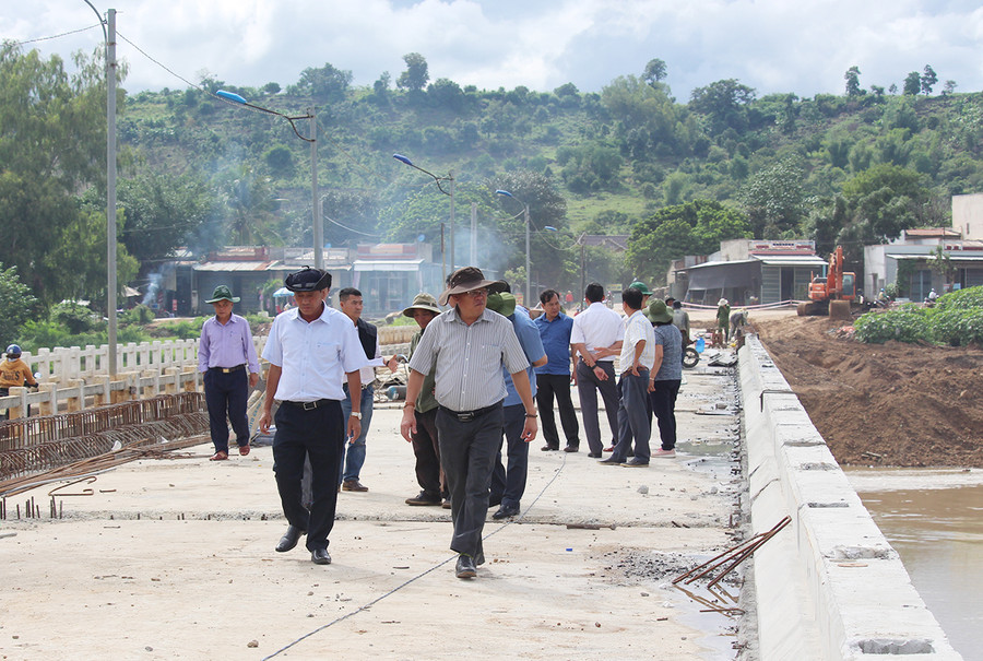  Đoàn giám sát HĐND tỉnh Gia Lai giám sát tại huyện Kông Chro năm 2020. Ảnh minh họa