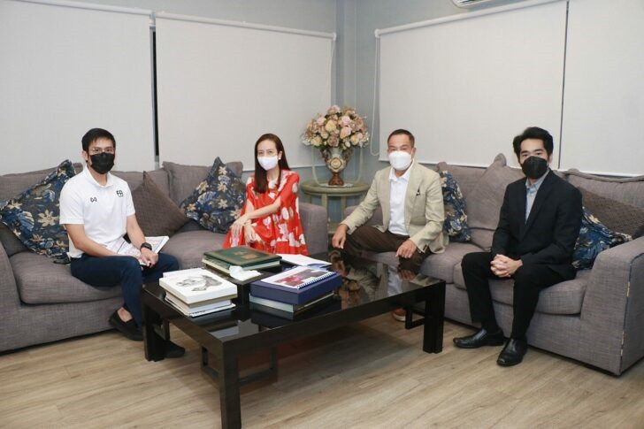 Các lãnh đạo ngành thể thao Thái Lan rất tích cực thúc đẩy xin đăng cai AFF Cup. Ảnh: FAT.