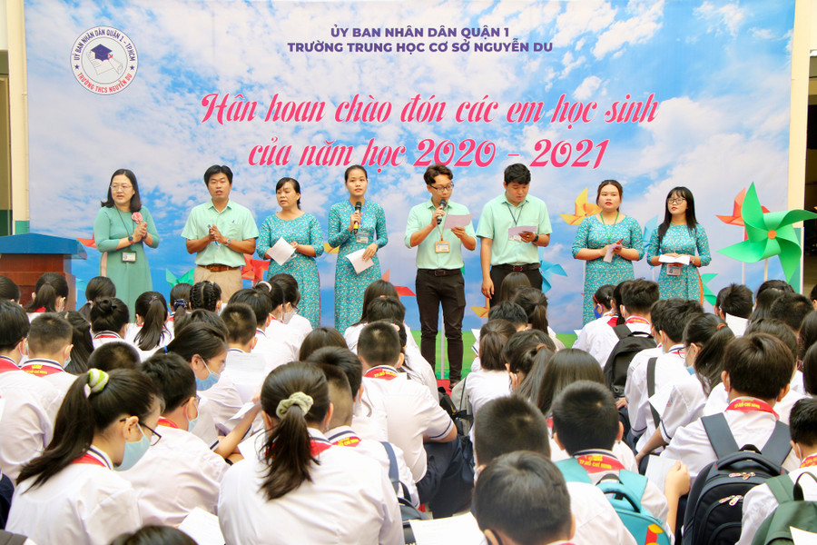 Lễ đón học sinh lớp 6 Trường THCS Nguyễn Du (Q.1, TP.HCM) trong năm học trước - Ảnh: Khả Hòa Lễ đón học sinh lớp 6 Trường THCS Nguyễn Du (Q.1, TP.HCM) trong năm học trước - Ảnh: Khả Hòa