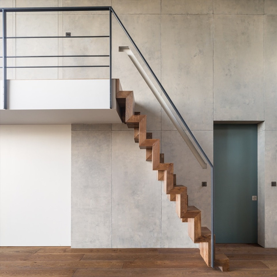 Cầu thang gác lửng giúp tối ưu không gian nhỏ hẹp. Đồ họa: Phương Duy 