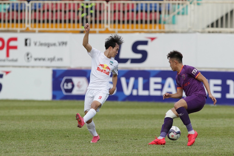 Văn Toàn và đồng đội đã thi đấu rất tốt trong 12 lượt trận của V-League 2021. Ảnh: Minh Trần