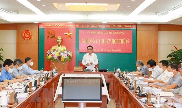 Ông Trần Cẩm Tú, Ủy viên Bộ Chính trị, Bí thư Trung ương Đảng, Chủ nhiệm Ủy ban Kiểm tra Trung ương chủ trì kỳ họp. (Ảnh: Phương Hoa/TTXVN)