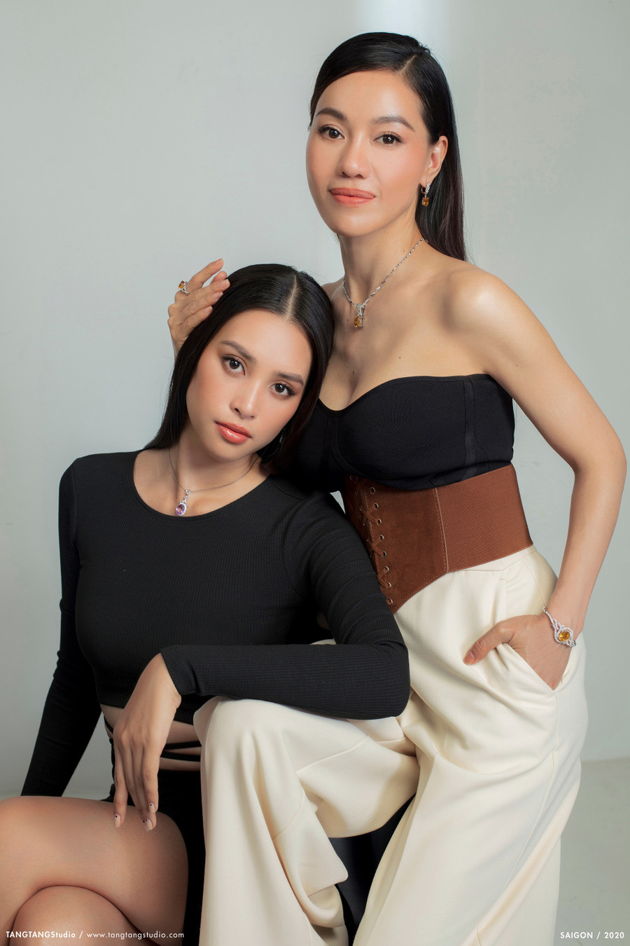 Hoa hậu Tiểu Vy và Phạm Kim Dung luôn đồng hành cùng nhau trong các sự kiện. Ảnh: NVCC